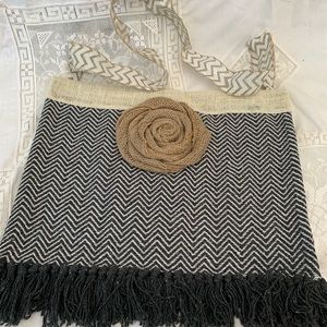 Handcrafted hand bag w15”x h13” 31”with handleblue/white handcrafted burlap rose